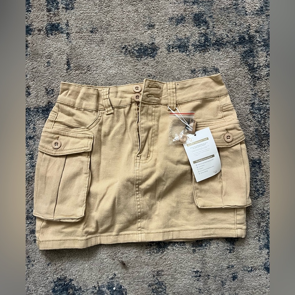 BRAND NEW MINI SKIRT 🤎